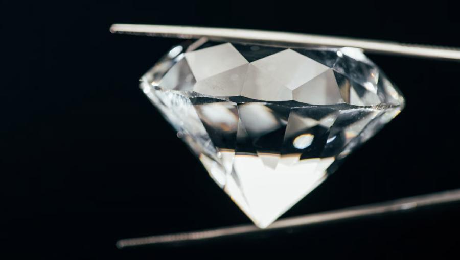 Close up of a cloudy looking diamond showing surface film