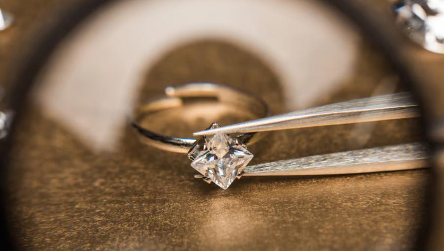 Do lab diamonds pass a diamond tester visual guide showing diamond testing process