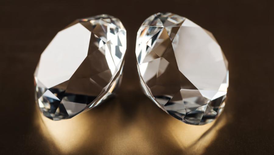 Avoiding hazy lab grown diamonds visual guide showing transparency comparison