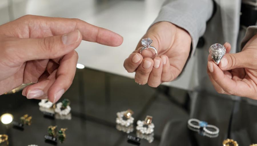 Lab-grown resale and upgrade expectations visual guide showing paperwork and policy checklist