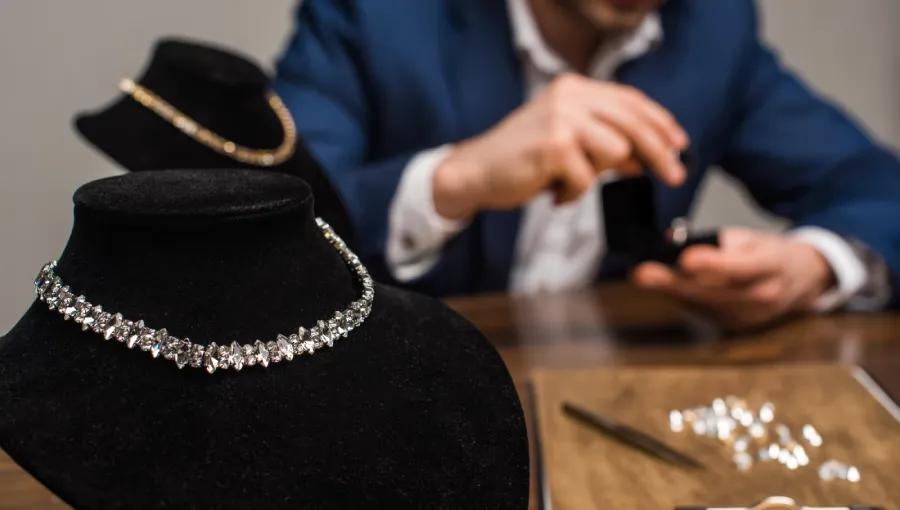 Natural diamonds as heirlooms - collector guide