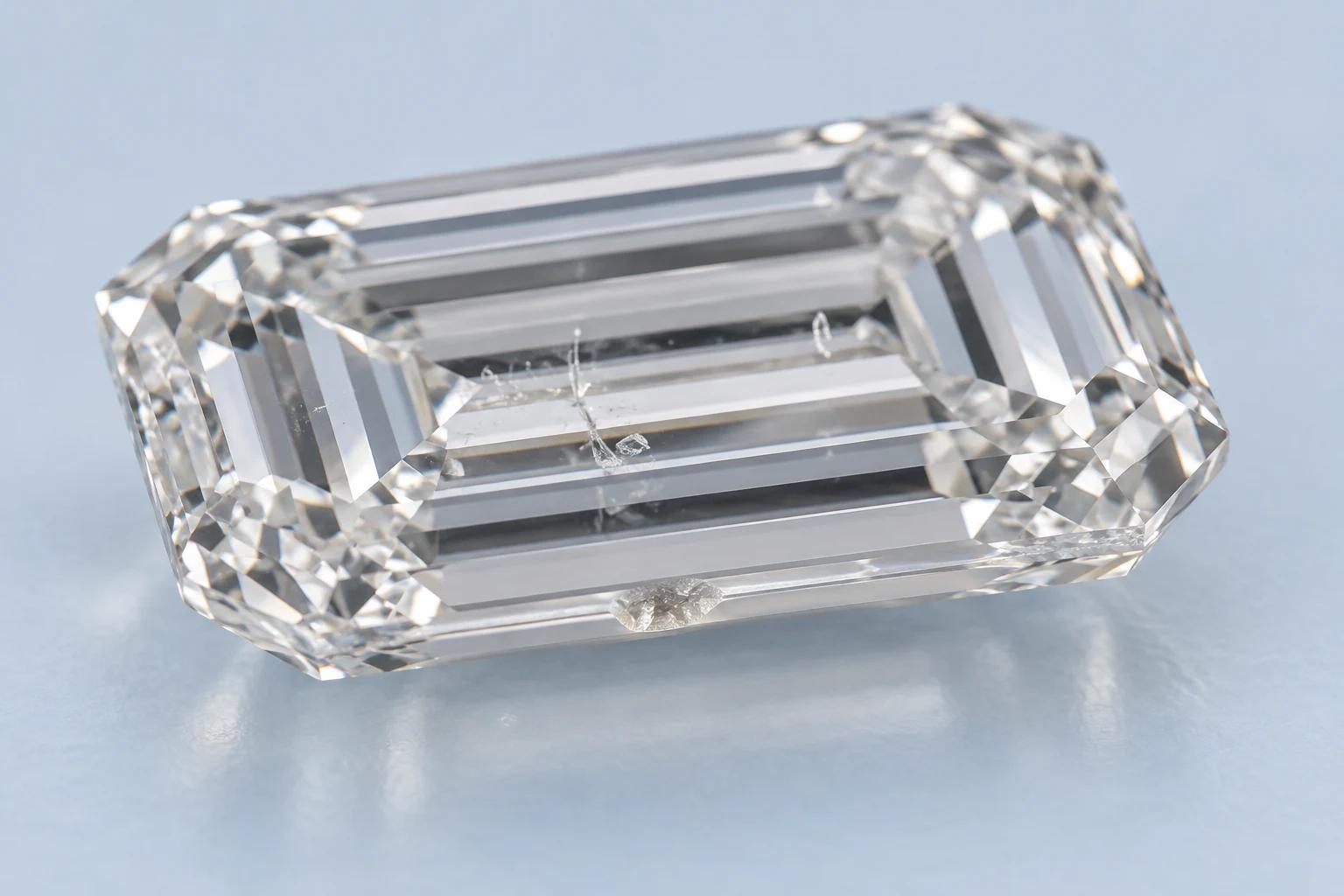 Diamond clarity inclusion - Indented natural feature under magnification