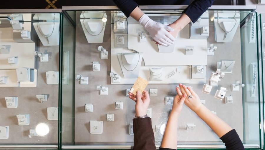 best time to buy a diamond