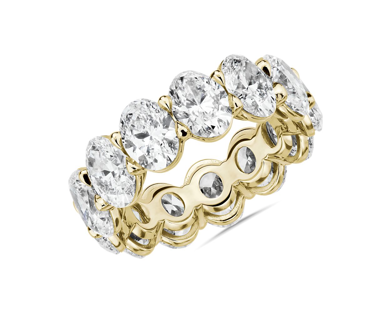 Shared prong setting diamond ring